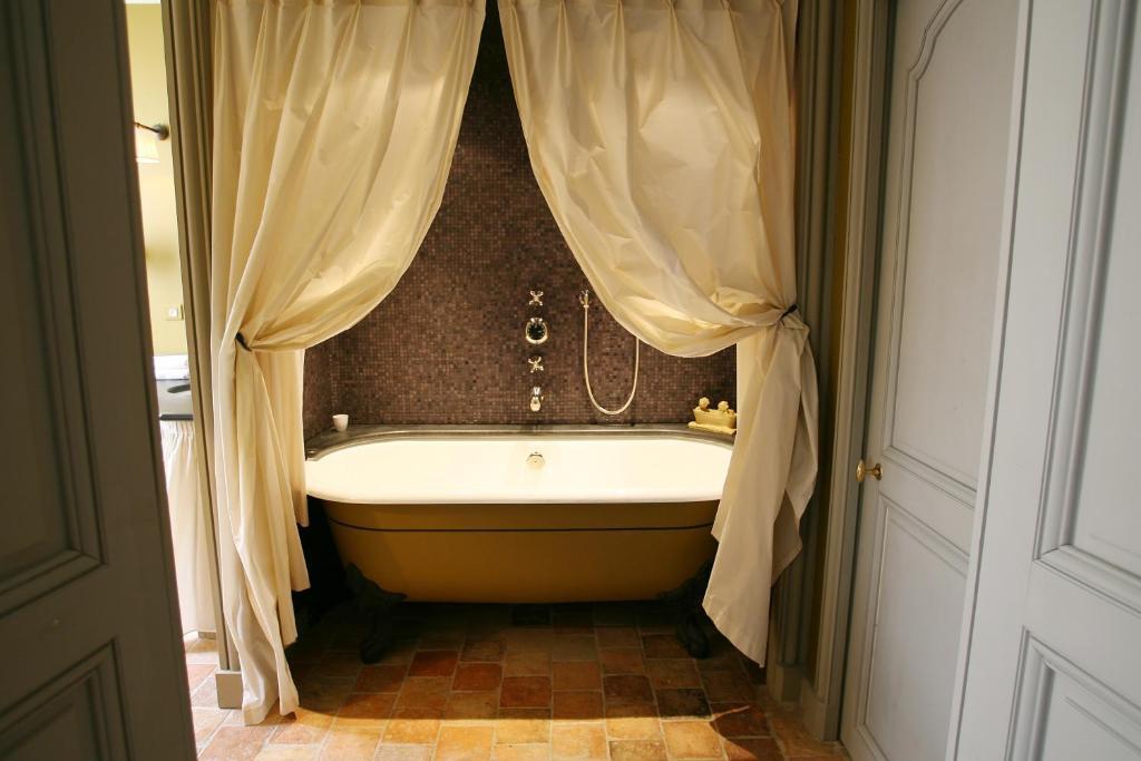 Relais Et Chateaux Michel Trama Puymirol Kamer foto